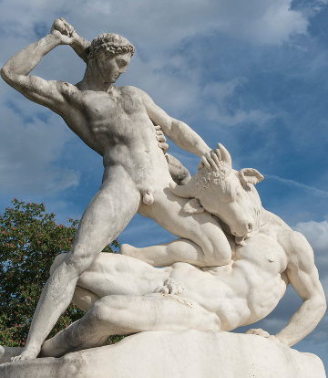 Theseus slays the Mnotaur - sculpture